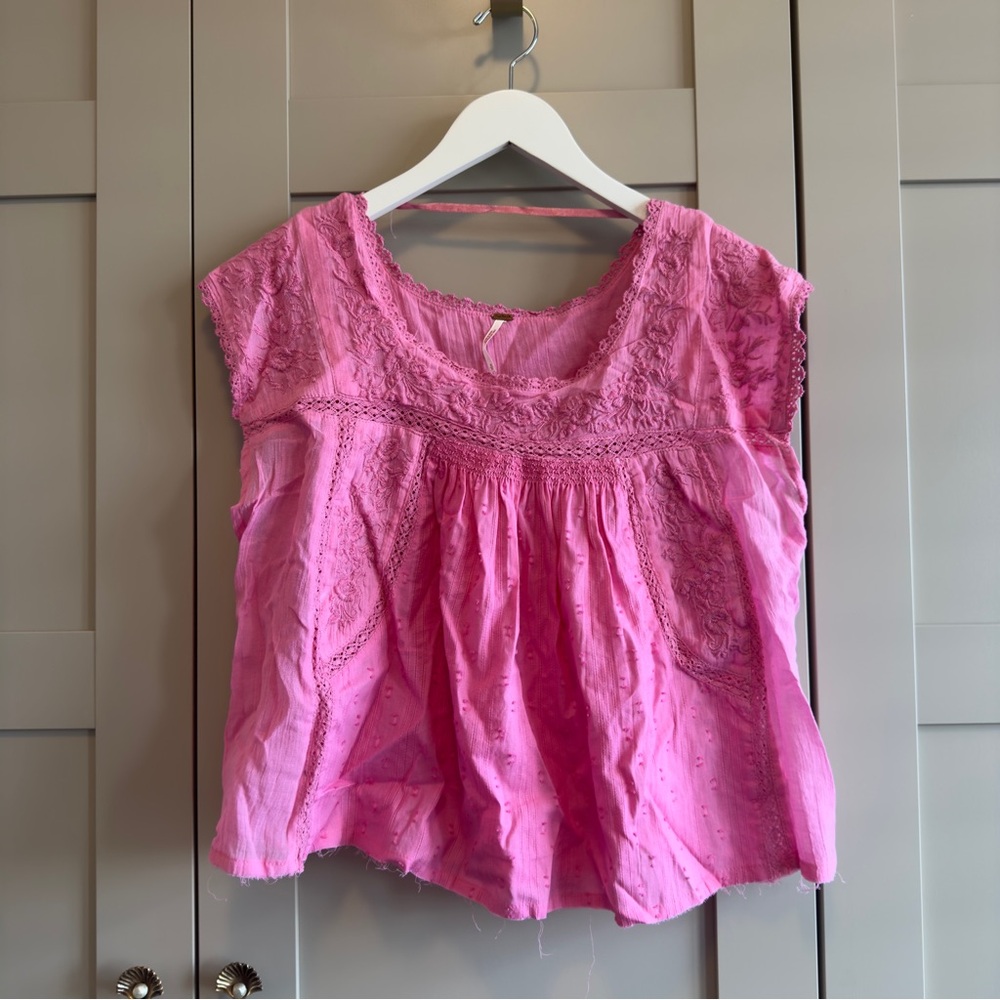 Free People Embroidered Pink Babydoll Cropped Top Picnic Chic 🩷🧺